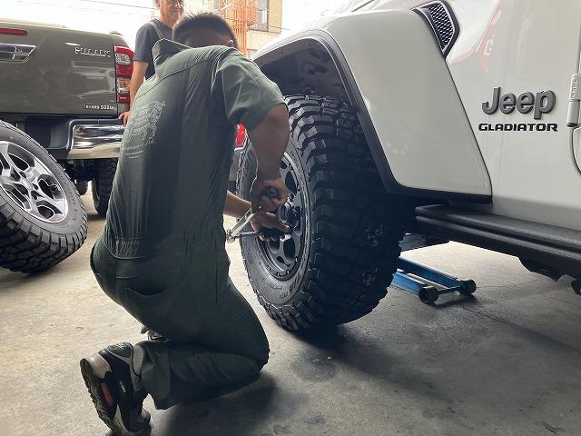 JEEP　グラディエータータイヤホイール交換