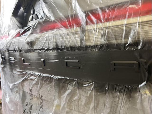 デリカD５　ラプター塗装の塗分け・持込み部品の取付