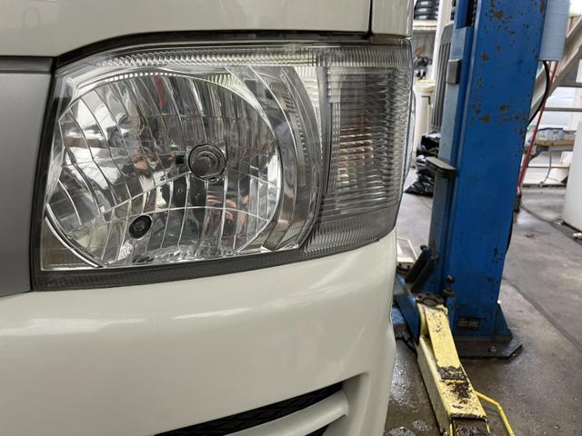 トヨタ　ハイエース　ヘッドライト磨きコーティング　【西宮市・車検・修理・取付・鈑金・販売はお任せください】
