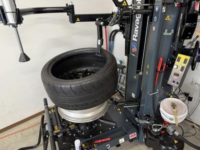 持込みタイヤ交換承ります。