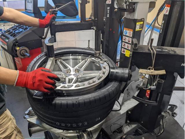 三重　四日市　Volkswagen　フォルクスワーゲン　アルテオン　サマータイヤ交換　3Dアライメント　持ち込み　大口径