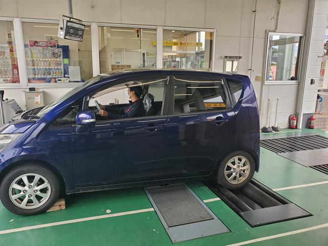 車検時は、サイドブレーキも確実に調整・測定いたします。