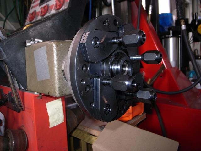 フランス車のセンターハブ穴の無いホイールもバランス調整可能！