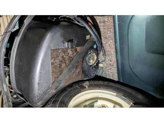 ローバーミニ　室内が猛烈なガソリン臭