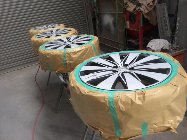 ホイールのリペアと色変え