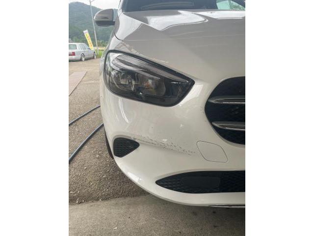 メルセデスベンツ　Bクラス　フロントバンパー交換　ヘッドライト交換