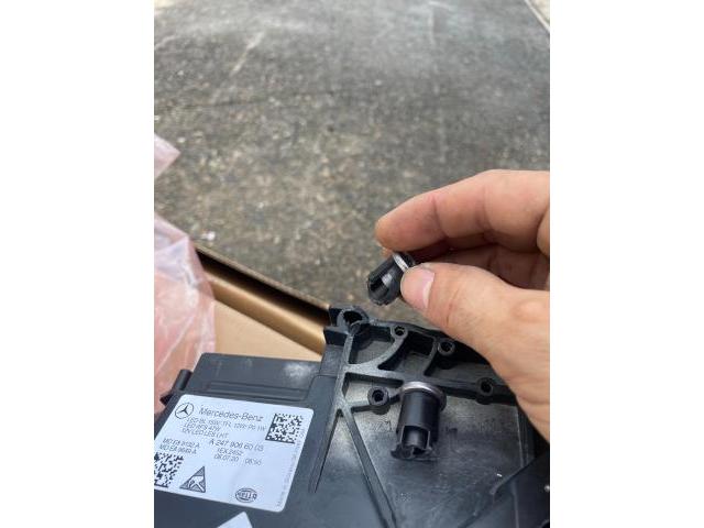 メルセデスベンツ　Bクラス　フロントバンパー交換　ヘッドライト交換