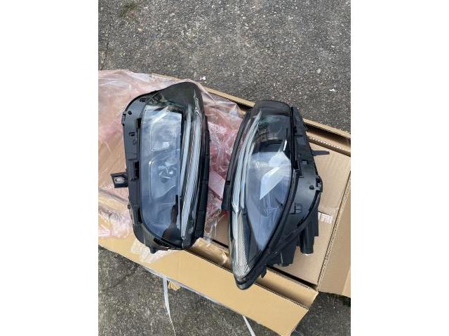 メルセデスベンツ　Bクラス　フロントバンパー交換　ヘッドライト交換