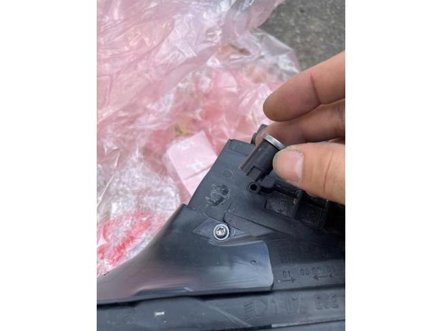 メルセデスベンツ　Bクラス　フロントバンパー交換　ヘッドライト交換