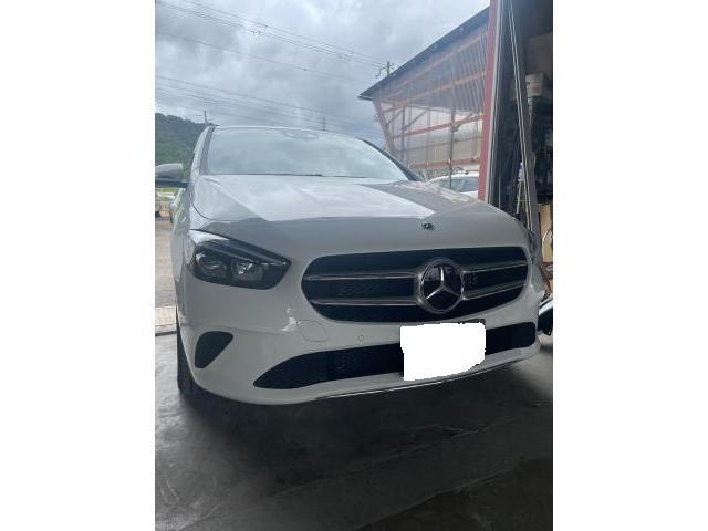 メルセデスベンツ　Bクラス　フロントバンパー交換　ヘッドライト交換