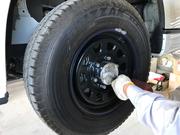 車の一般整備、分解整備、車検、タイヤ交換は荒川商会にお任せください！