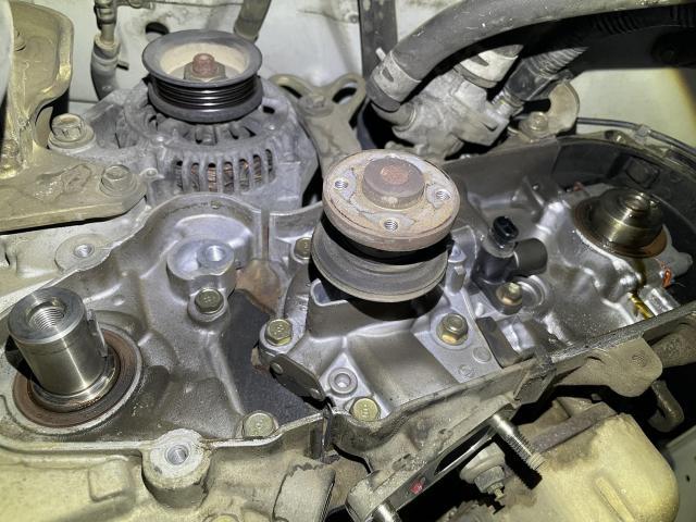 ハイゼットトラック　オイル漏れ修理（ヘッドカバーパッキン）、タイミングベルト交換、ウォーターポンプ交換、タイヤ交換