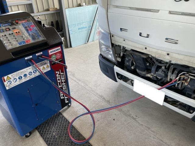 三菱ふそう キャンター エアコン修理 エアコンコンプレッサー交換 マグネットクラッチ不良