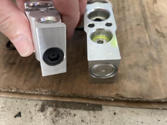 ダイハツ　タントエグゼ　エアコン修理