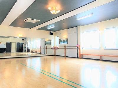 ダンス教室を併設しています