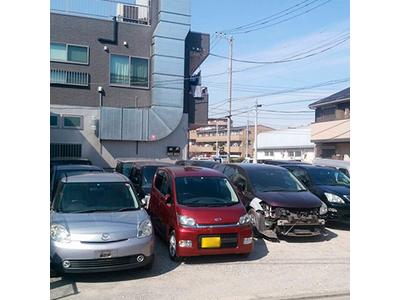 駐車場にはセコム防犯システム