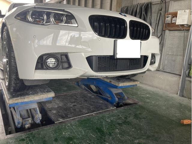 BMW ５２８ｉ Ｍスポーツ フロントカーボンスポィラー　オーバーコートクリアー塗装
滋賀　守山