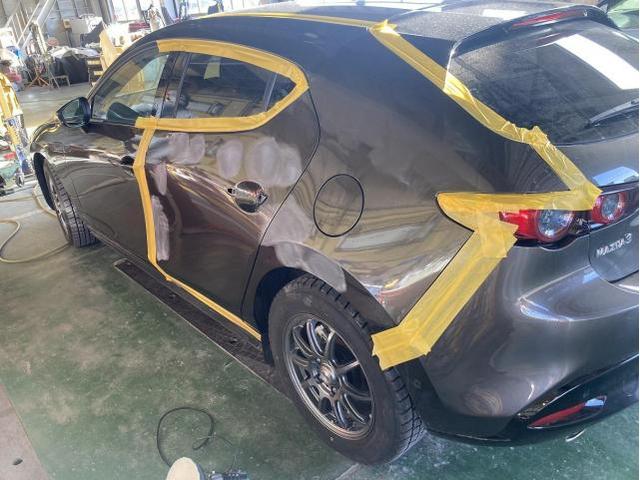 マツダ3（BP5P）鈑金塗装　修理　ドア修理　左クォーター鈑金塗装　滋賀　守山　代車無料