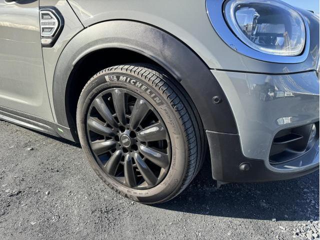 BMWミニ（F60）オーバーフェンダー塗装 ピアノブラック塗装