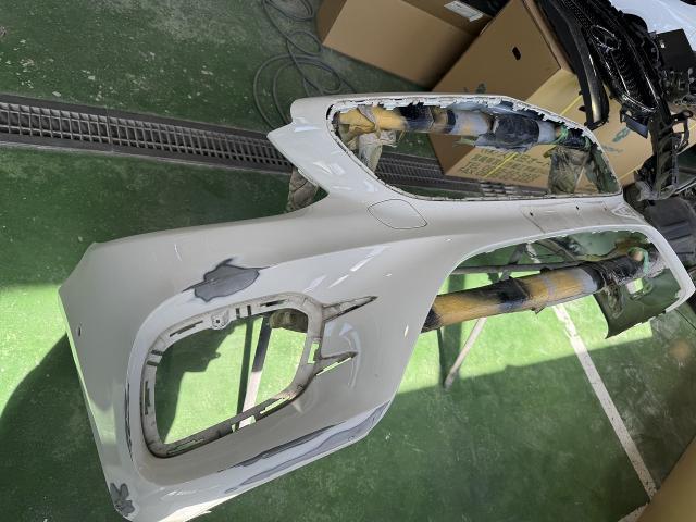 メルセデス・ベンツ Cクラス フロントバンパー変形修理塗装 輸入車修理 ベンツ修理 傷修理 滋賀 守山