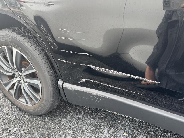 トヨタ　ハリアー　リアドア交換　ボディ鈑金塗装　ハリアー修理　傷修理　凹み修理　滋賀　守山