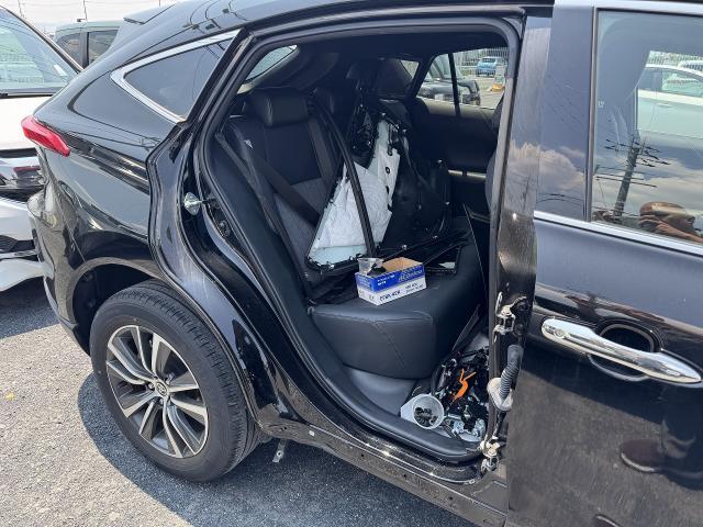 トヨタ　ハリアー　リアドア交換　ボディ鈑金塗装　ハリアー修理　傷修理　凹み修理　滋賀　守山