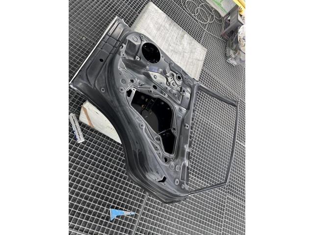 トヨタ　ハリアー　リアドア交換　ボディ鈑金塗装　ハリアー修理　傷修理　凹み修理　滋賀　守山