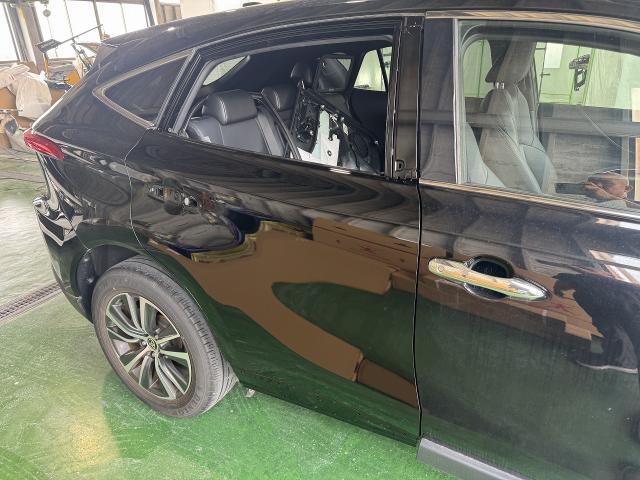 トヨタ　ハリアー　リアドア交換　ボディ鈑金塗装　ハリアー修理　傷修理　凹み修理　滋賀　守山