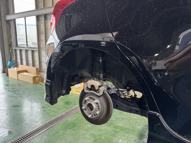 スズキ　スイフトスポーツ　ブレーキキャリパー塗装　キャリパーカスタム　キャリパー塗装　シートレール交換　滋賀　守山