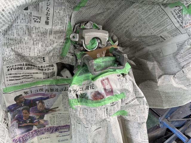 スズキ　スイフトスポーツ　ブレーキキャリパー塗装　キャリパーカスタム　キャリパー塗装　シートレール交換　滋賀　守山