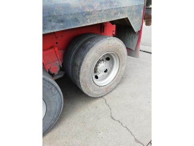 大型ダンプ　パンク修理　大型車　イスズ　ISUZU
11R22．5