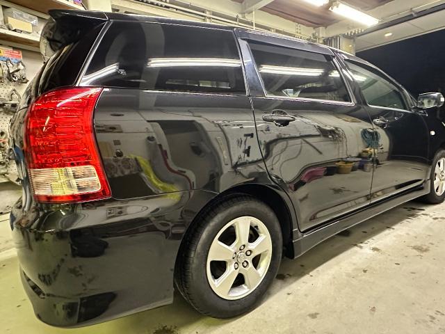 トヨタ ウィッシュ フロントバンパー、リヤバンパー、サイドステップ交換・リヤドアとクォーター修理・鈑金塗装・キズ・へこみ直し