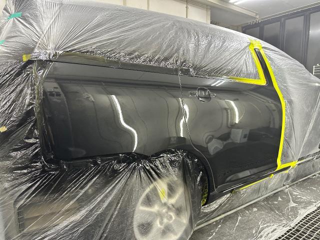 トヨタ ウィッシュ フロントバンパー、リヤバンパー、サイドステップ交換・リヤドアとクォーター修理・鈑金塗装・キズ・へこみ直し