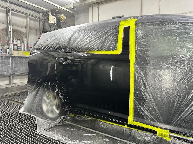 トヨタ ウィッシュ フロントバンパー、リヤバンパー、サイドステップ交換・リヤドアとクォーター修理・鈑金塗装・キズ・へこみ直し