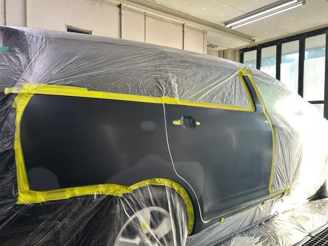 トヨタ ウィッシュ フロントバンパー、リヤバンパー、サイドステップ交換・リヤドアとクォーター修理・鈑金塗装・キズ・へこみ直し