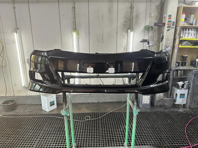 トヨタ　ウィッシュ　フロントバンパー、リヤバンパー、サイドステップ交換・リヤドアとクォーター修理
鈑金塗装・キズ・へこみ直し