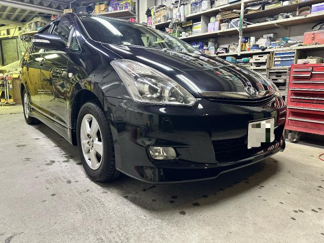 トヨタ　ウィッシュ　フロントバンパー、リヤバンパー、サイドステップ交換・リヤドアとクォーター修理
鈑金塗装・キズ・へこみ直し