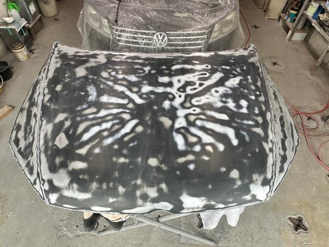 フォルクスワーゲン　パサートワゴン　ボンネット塗装劣化修理
・剥離・鈑金塗装 