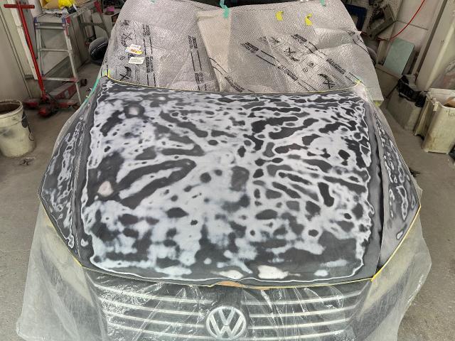 フォルクスワーゲン　パサートワゴン　ボンネット塗装劣化修理
・剥離・鈑金塗装 