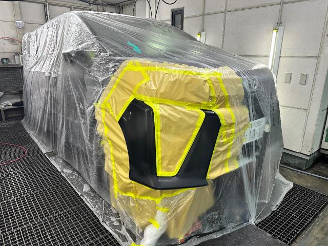 トヨタ　ヴォクシー　フロントバンパー修理
・鈑金塗装 ・キズ・へこみ直し