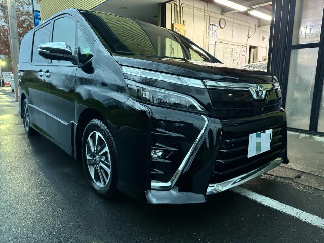 トヨタ　ヴォクシー　フロントバンパー修理
・鈑金塗装 ・キズ・へこみ直し