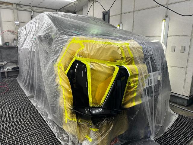 トヨタ　ヴォクシー　フロントバンパー修理
・鈑金塗装 ・キズ・へこみ直し