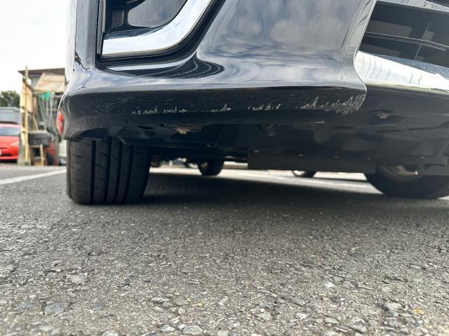 トヨタ　ヴォクシー　フロントバンパー修理
・鈑金塗装 ・キズ・へこみ直し