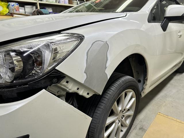 スバル　インプレッサ　フロントフェンダー修理 
鈑金塗装 ・キズ・へこみ直し