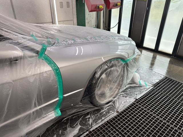 日産　ＧＴ－Ｒ　フロントフェンダー修理
鈑金塗装 ・キズ・へこみ直し