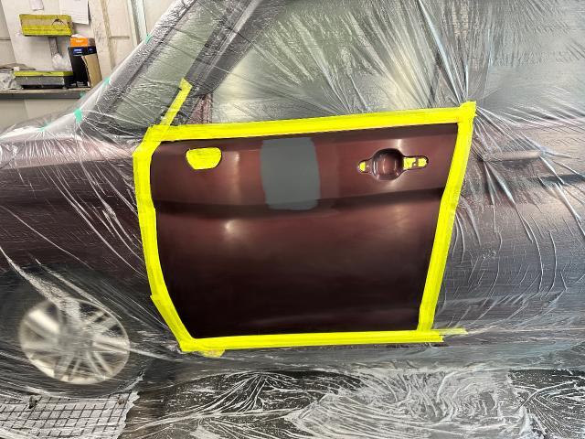 三菱　デリカＤ：２　ドア修理 ・鈑金塗装 ・キズ・へこみ直し