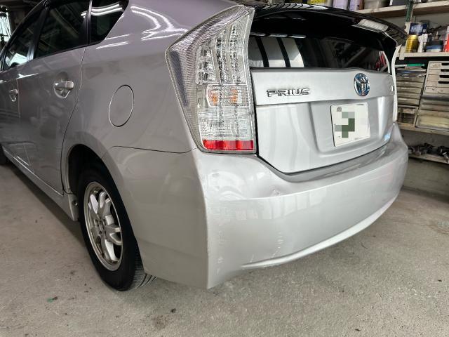 トヨタ　プリウス　リヤバンパー修理 ・粗出しのみ 
鈑金塗装 ・キズ・へこみ直し