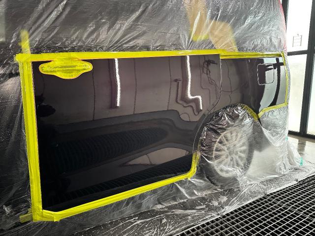 トヨタ　ノア　スライドドアとクォーター修理
・鈑金塗装 ・キズ・へこみ直し