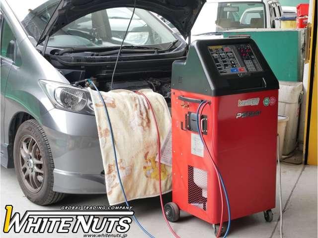 【エアコンリフレッシュ】お車にとって適正量のエアコンガスを注入。効率よくエアコンを動かし燃費向上