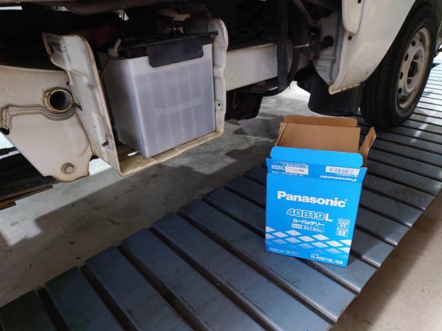 ダイハツ　ハイゼットトラック　オルタネーター交換　【奈良市　針テラス近く　　レッカー　持込タイヤ交換　パーツ取り付け　鈑金　塗装　事故修理　大和郡山市　天理市　桜井市　ハイブリッドバッテリーリビルト】　